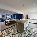 Urbanflat 166 - Luxury Apartment In The Center Of Paris