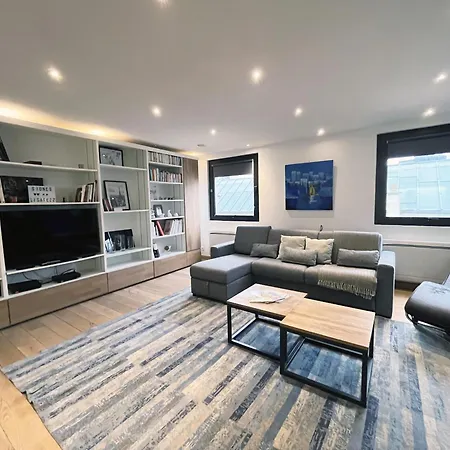 Urbanflat 166 - Luxury In The Center Of Parigi